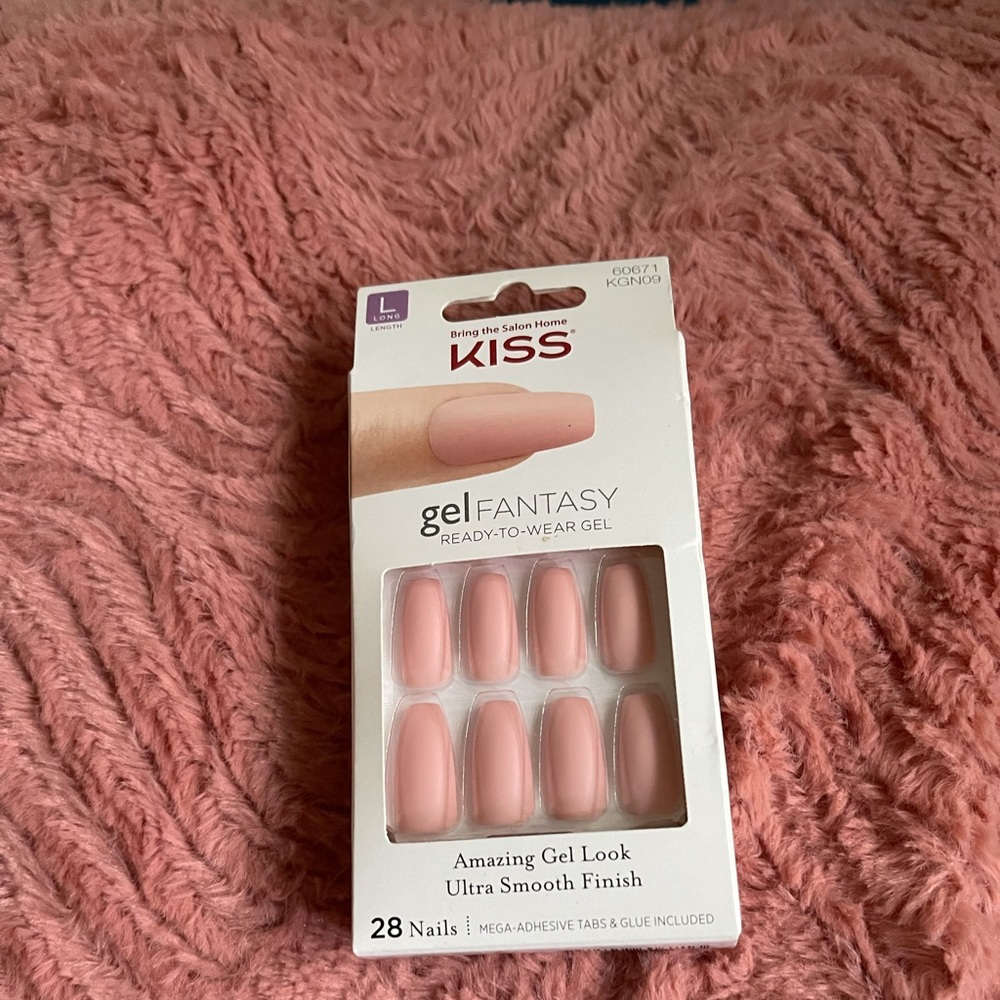 Pink press on nails by kiss